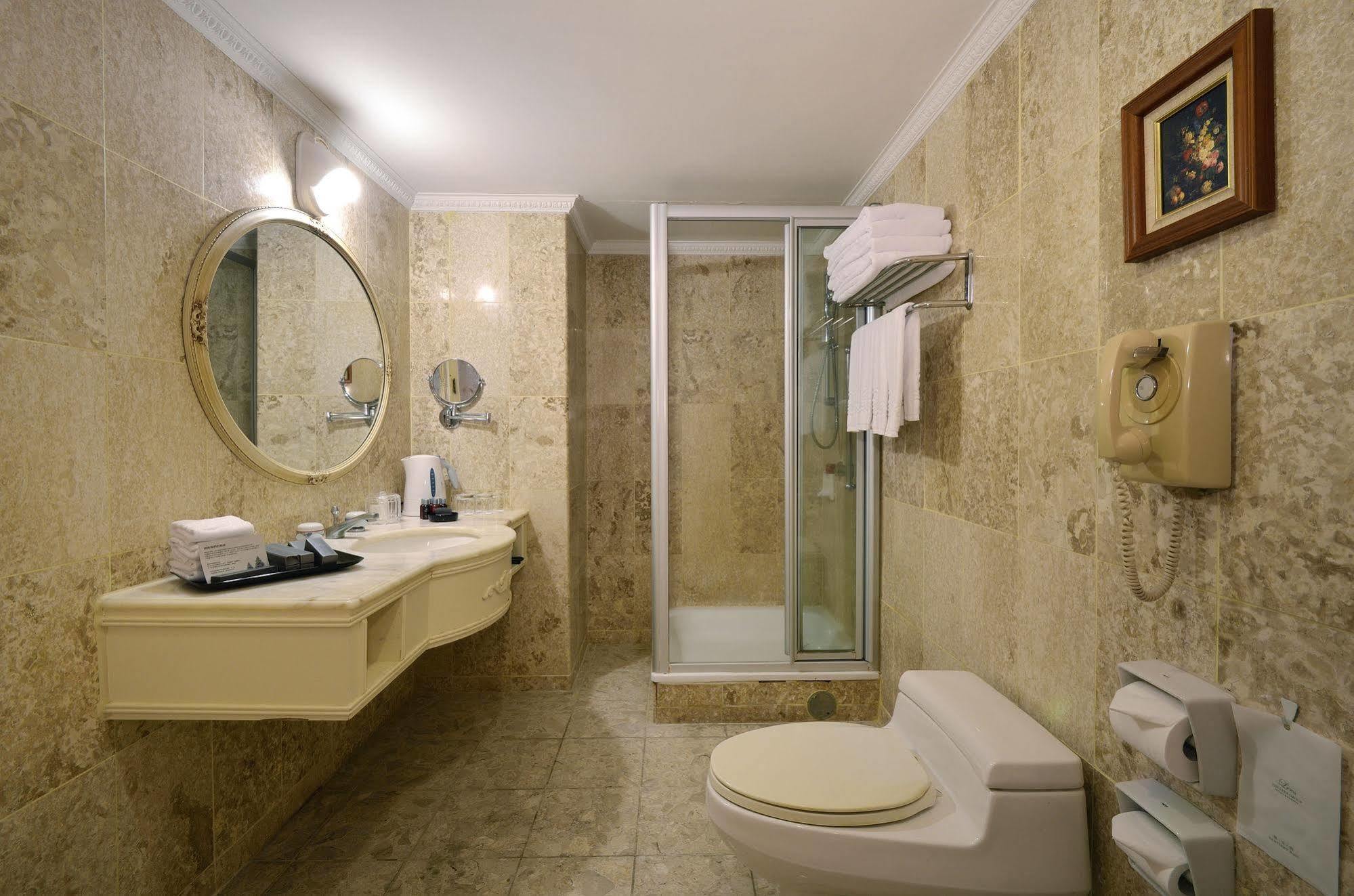 Hotel Lees Boutique Kaohsiung Esterno foto